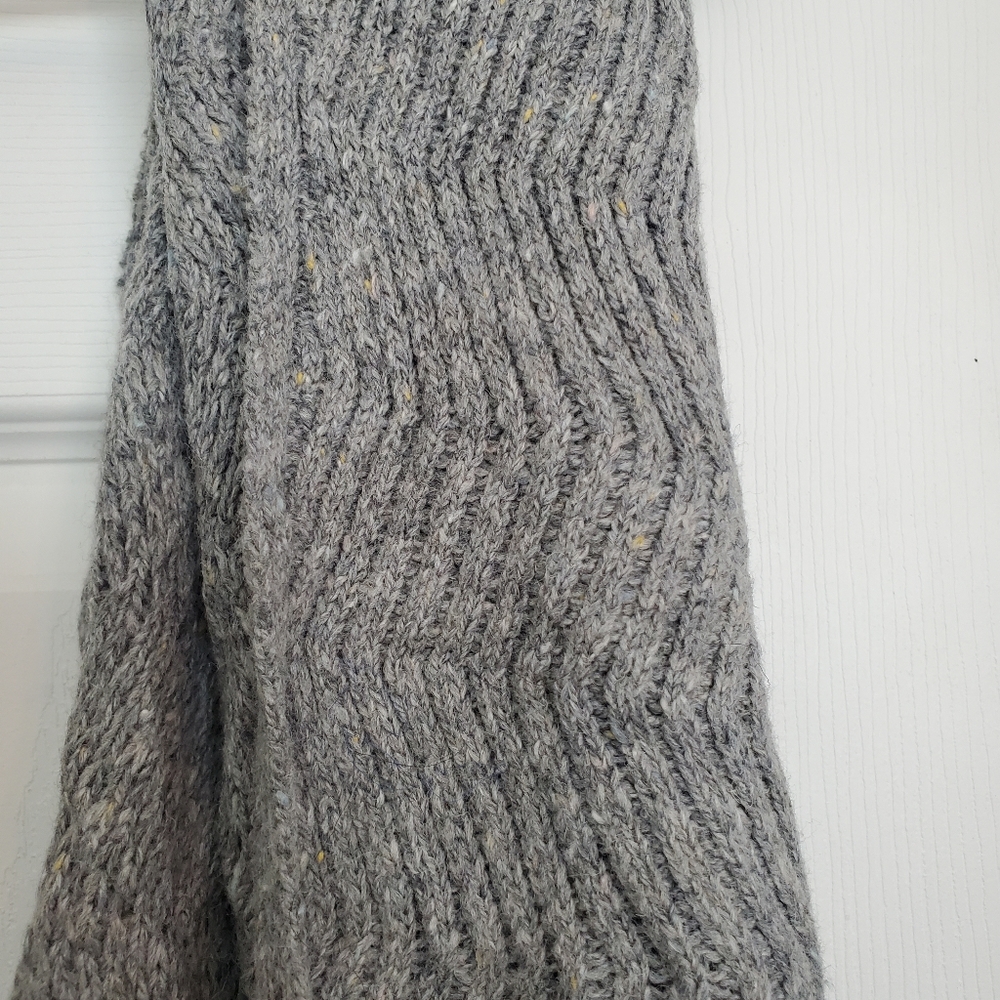 Universal Thread Scarf - Picture 2 of 3